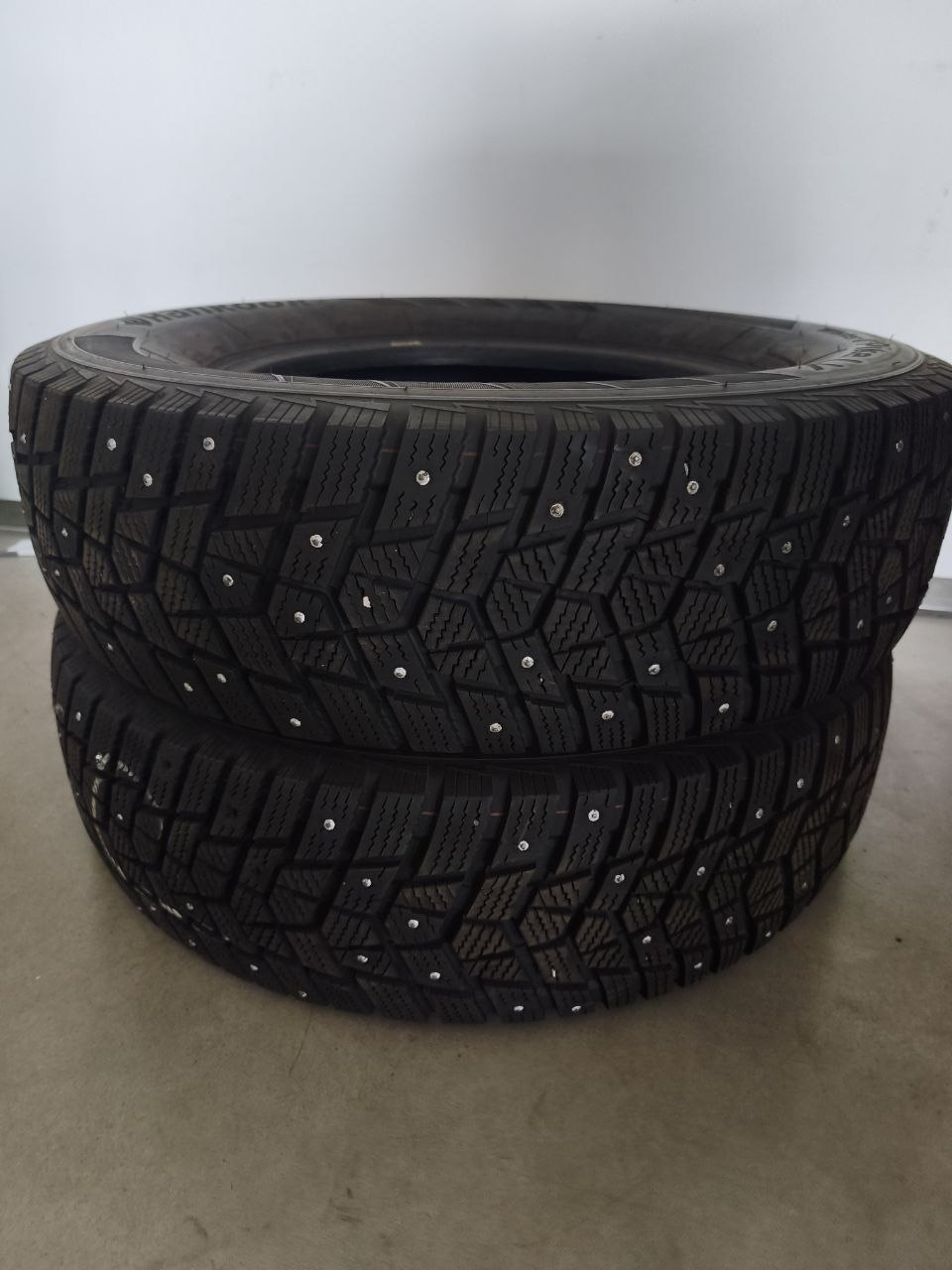 Hankook Winter iPike LV