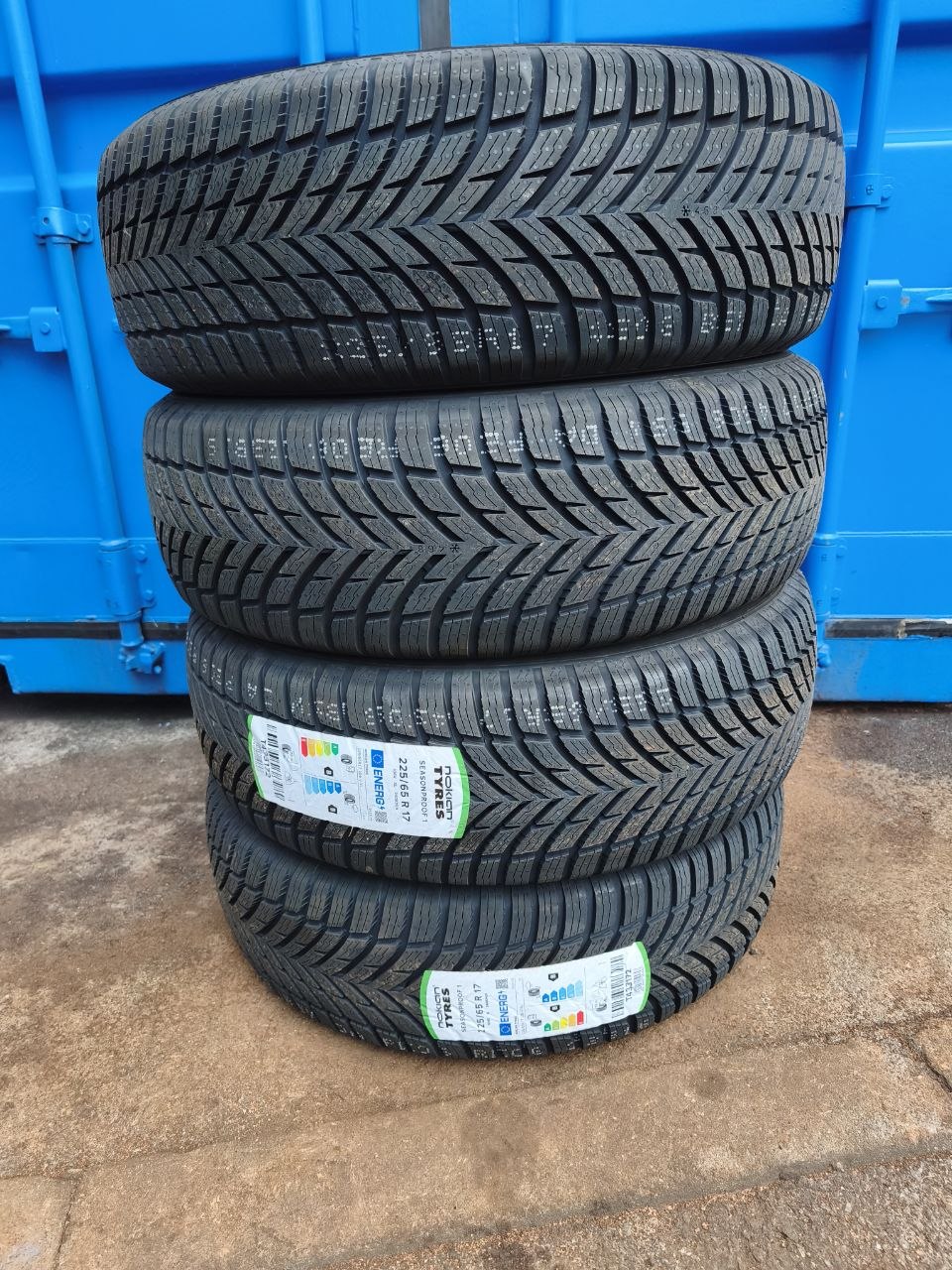 Nokian SEASONPROOF 1 107V XL 225/65R17 Ламельные шины