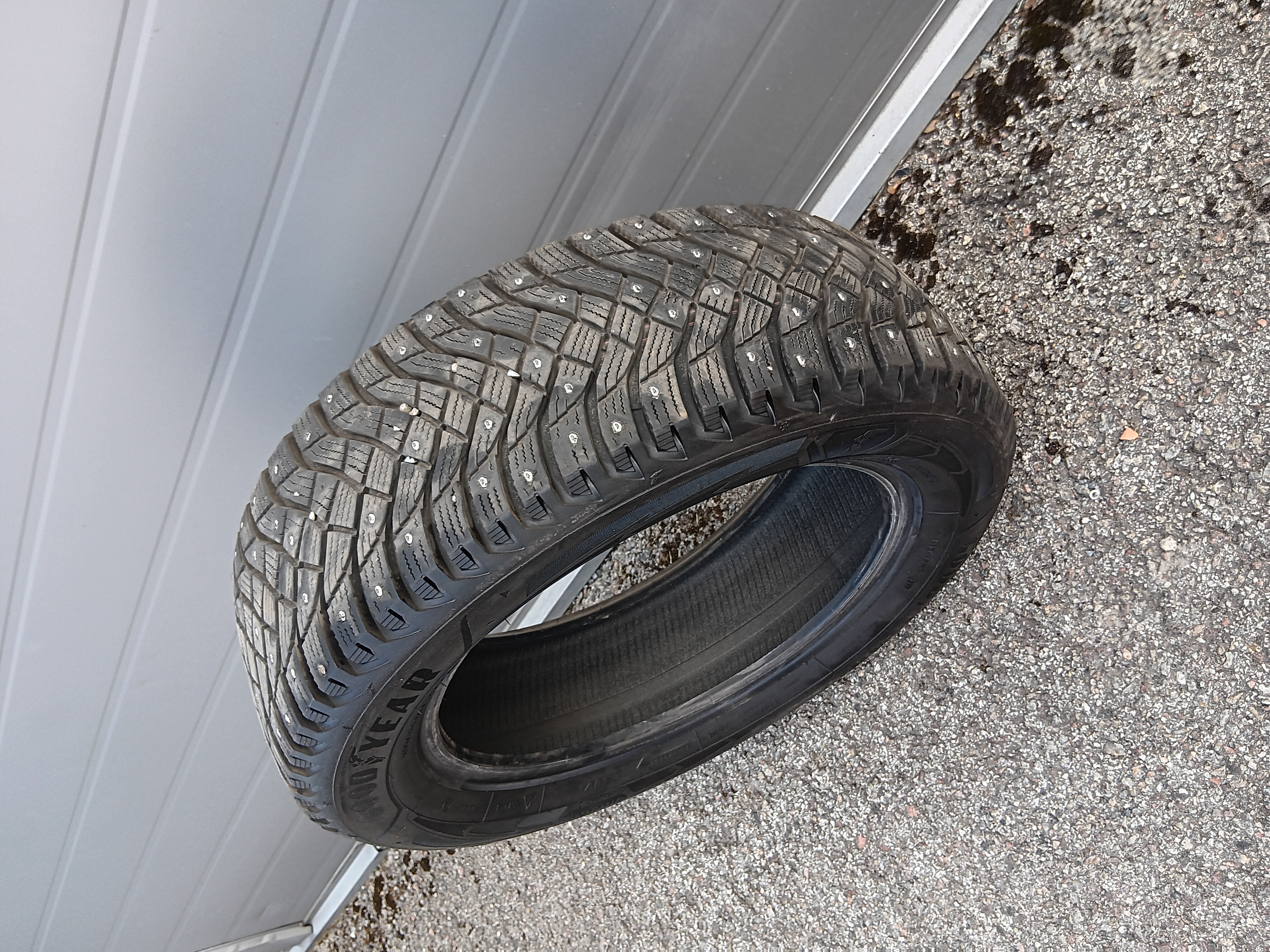 Goodyear Ultra Grip Arctic 2 215-60 R17, 4 tk