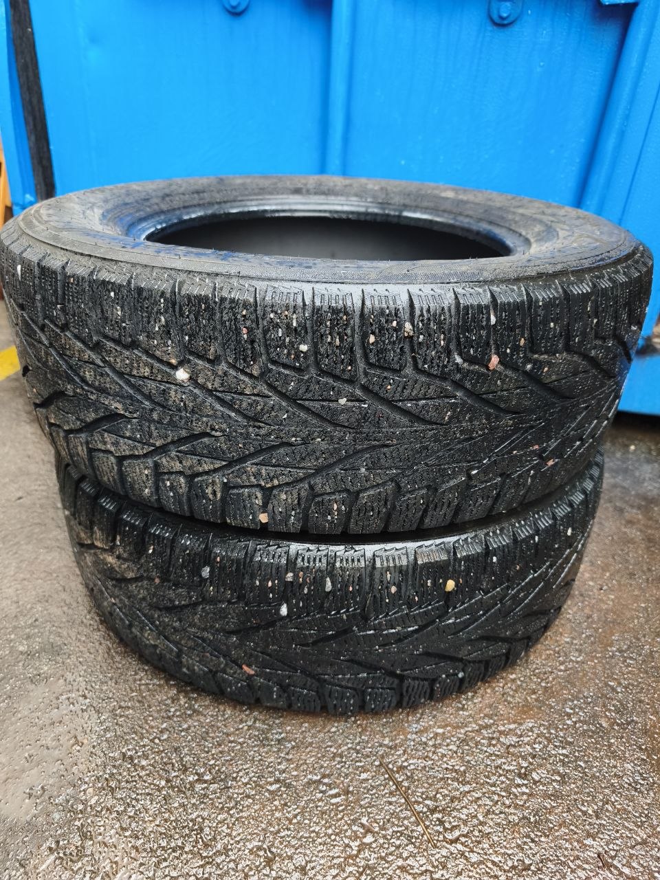 Nokian Hakkapeliitta R2 SUV 102R XL 215/65R16 Ламельные шины