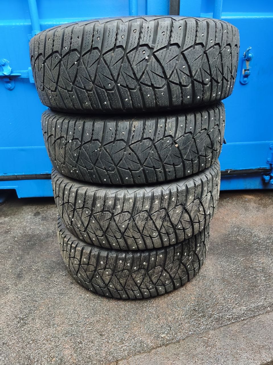 Dunlop Ice Touch 95T 195/65R15 Шипованные шины