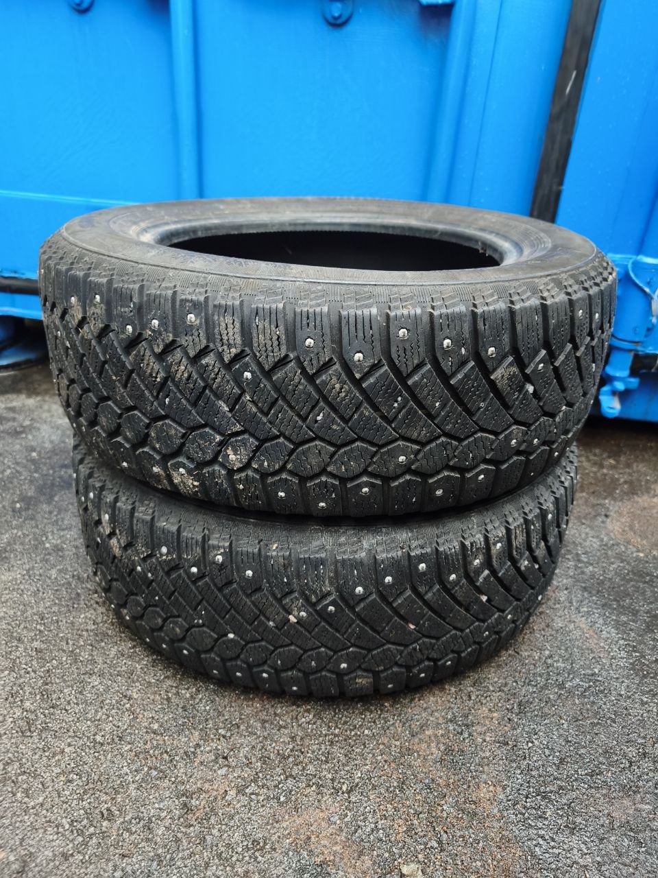 Continental conti Ice contact 92T 195/60R15 Naastrehvid