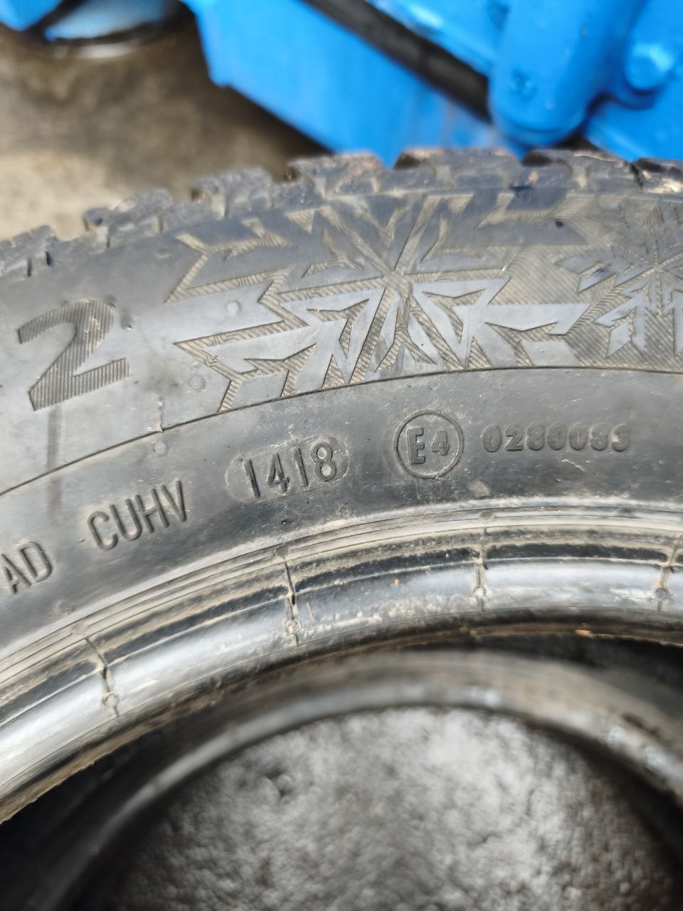 Continental IceContact 2 92T 185/65R15 Studded