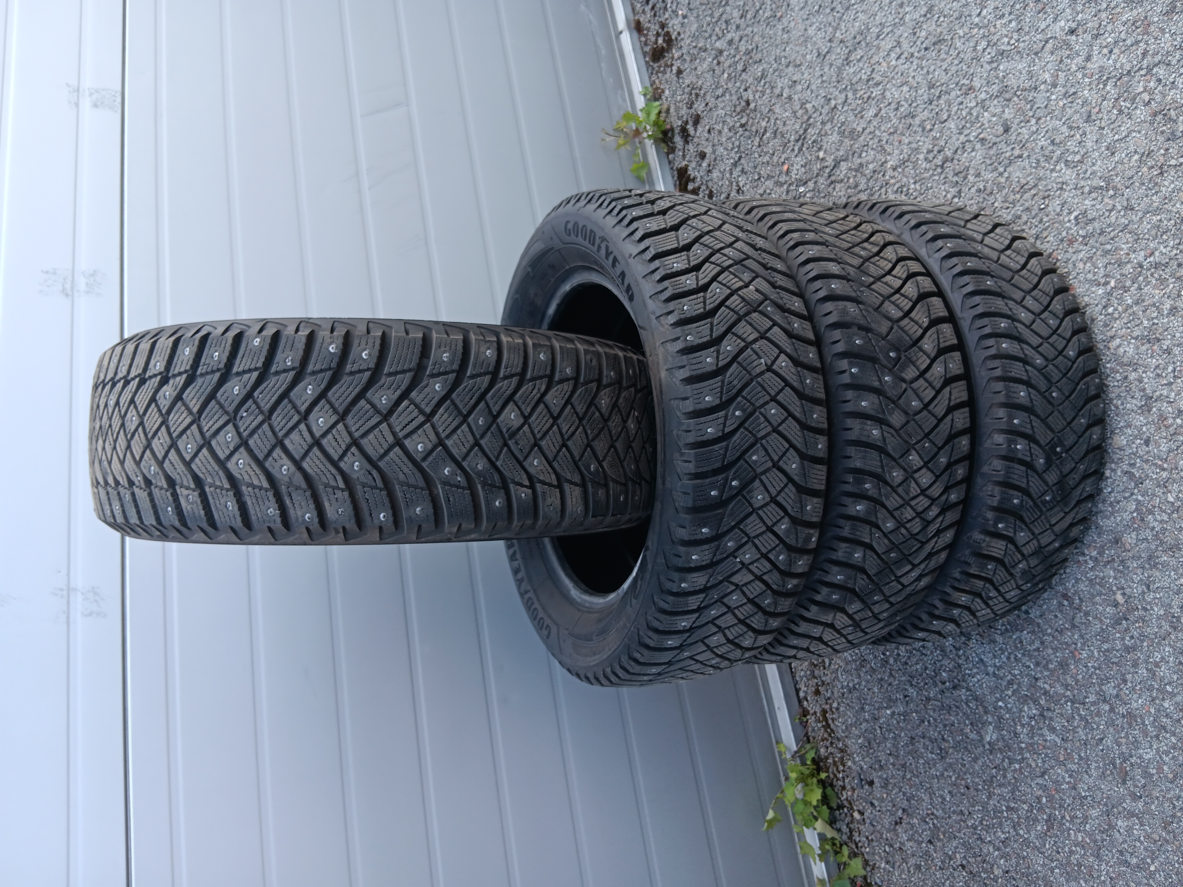 Goodyear Ultra Grip Arctic 2 215/60 R17, 4 tk