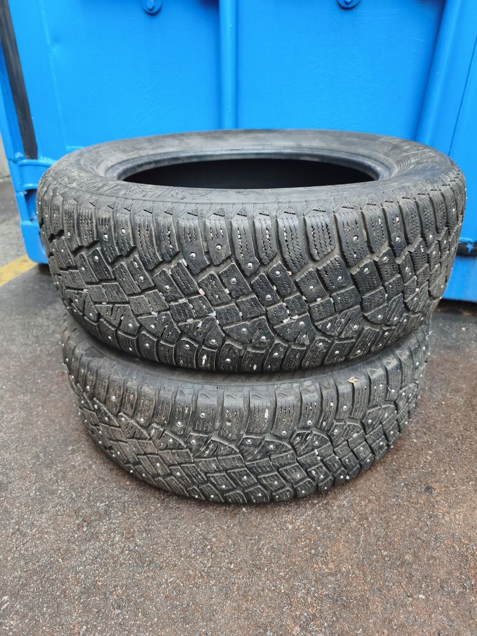 Continental IceContact 2 96T 205/60R16 Naastrehvid