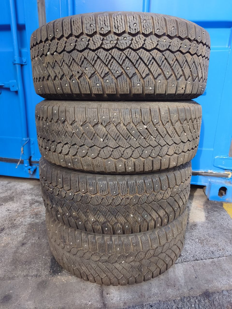 Continental Conti Ice Contact 94T 205/55R16